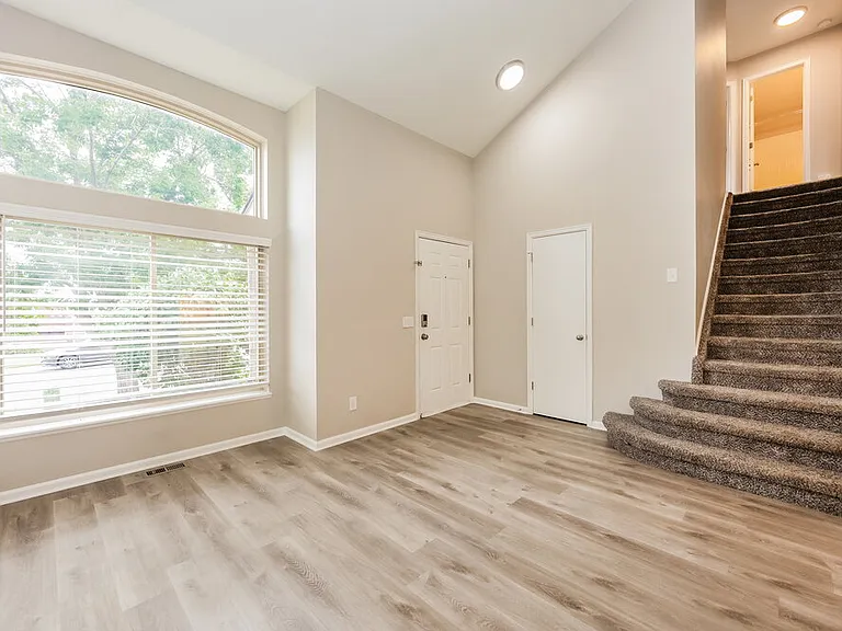 8327 Chancellor Dr — Photo 6