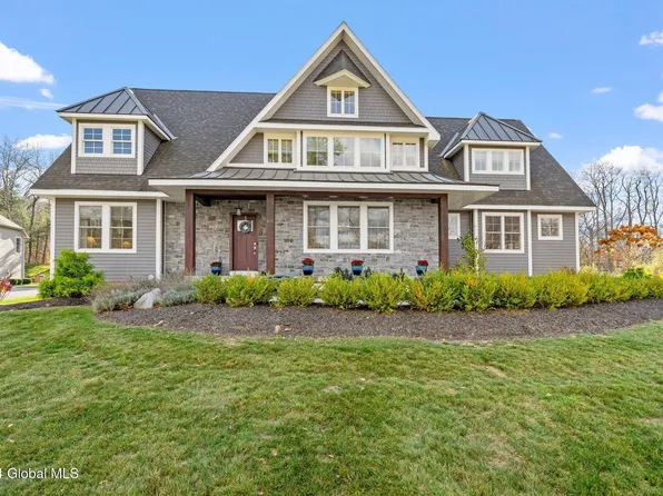 815 Waldens Pond Road, Albany, NY 12203