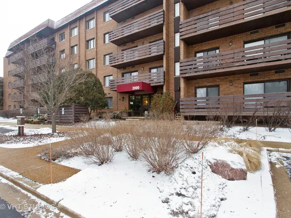2000 Chestnut Ave APT 409, Glenview, IL 60025