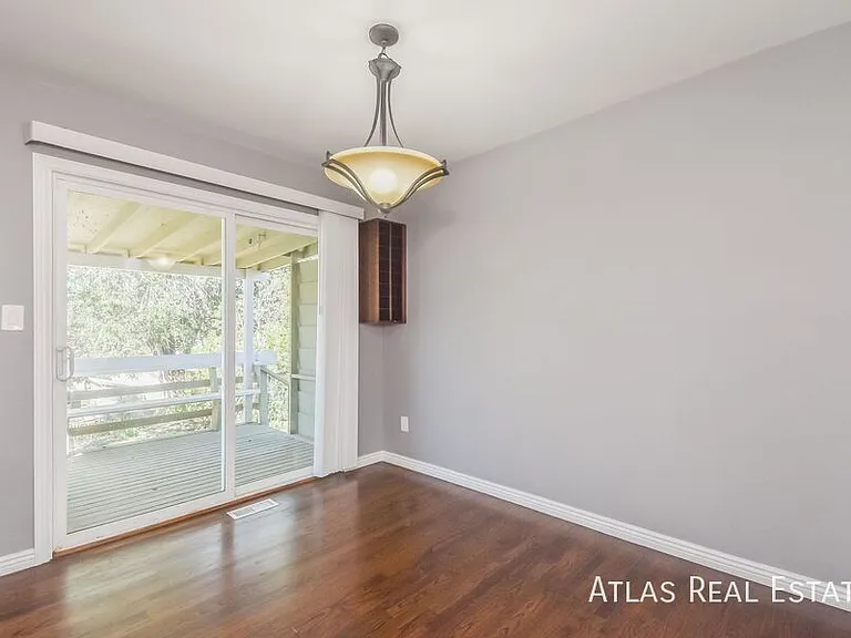 524 Rowe Ln — Photo 4