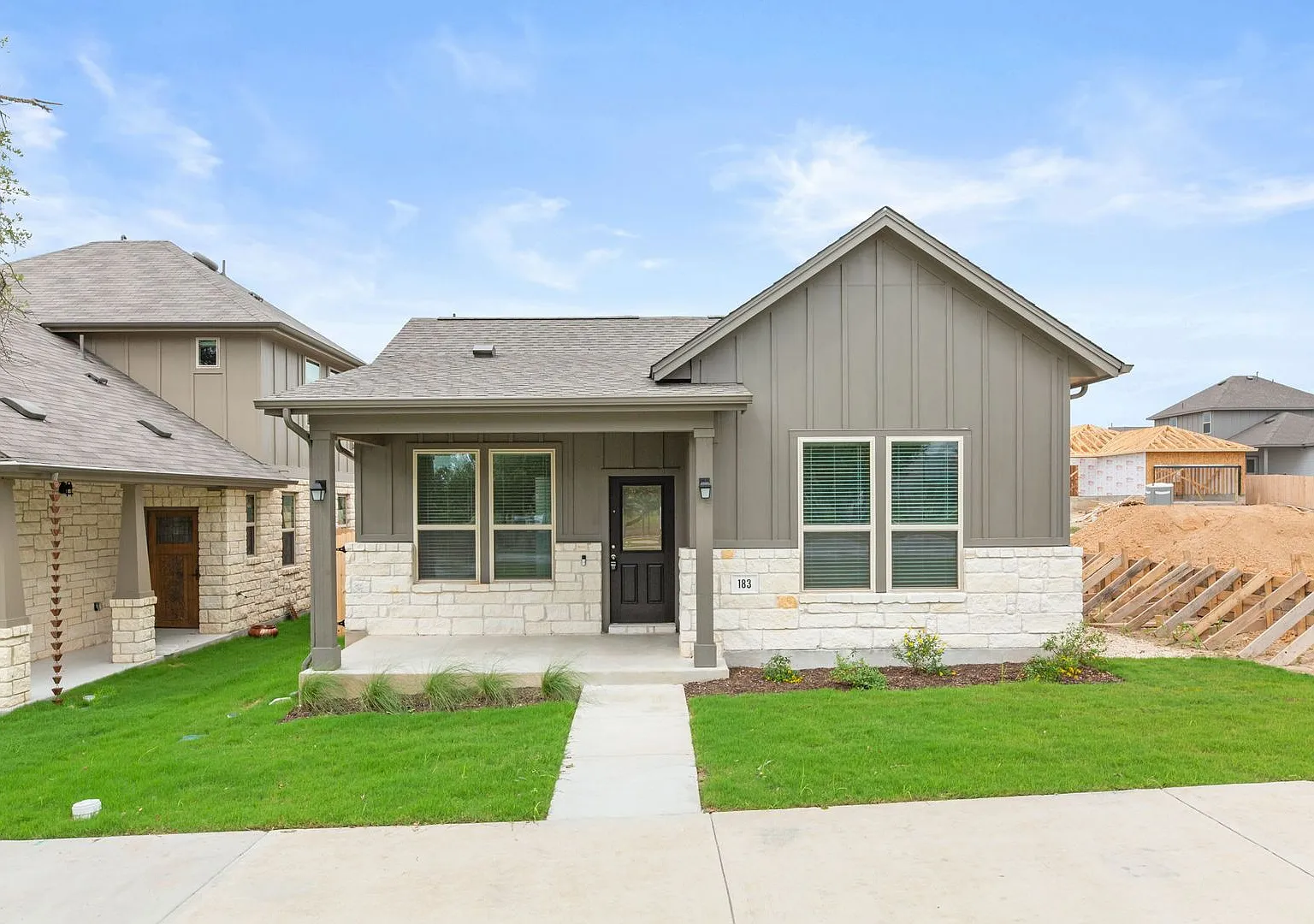 Beautiful 3 bedroom, 2 bathroom home in Kyle — Photo 2