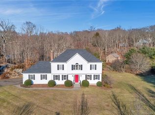 8 Old Barn Ln, Guilford, CT 06437