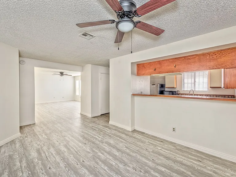 2080 Karen Ave #B63 — Photo 3