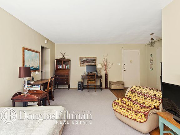 4th image of 311 E 87th St #7C