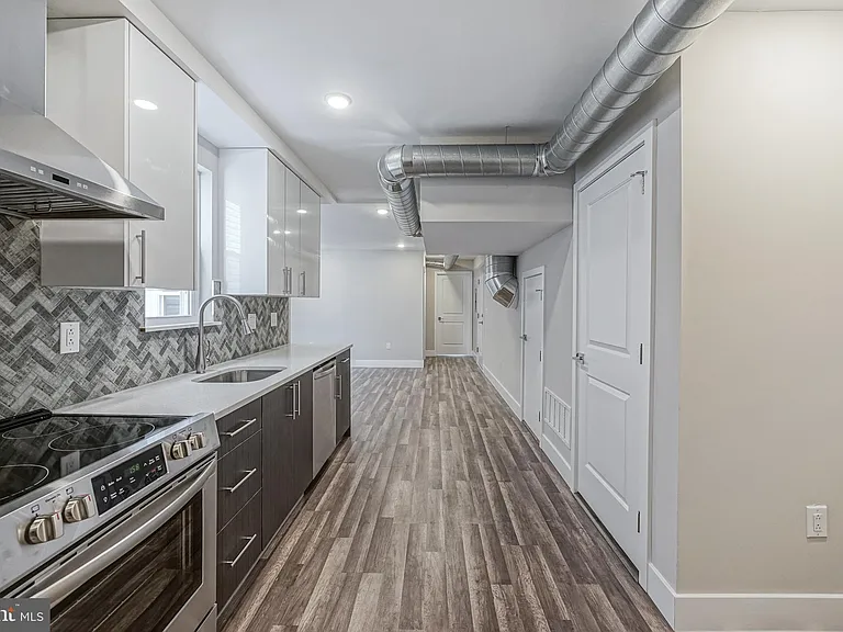 1070 N Front St #A — Photo 10