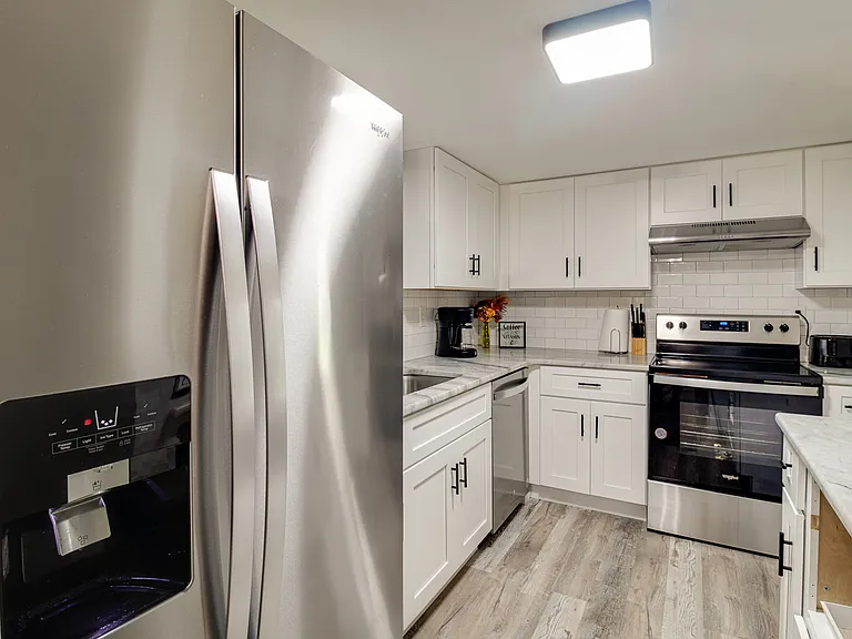 427 W Rich Ave — Photo 5