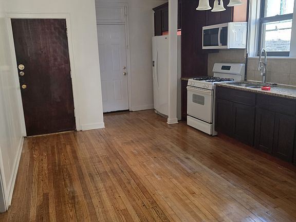 4th image of 6417 N Albany Ave #2