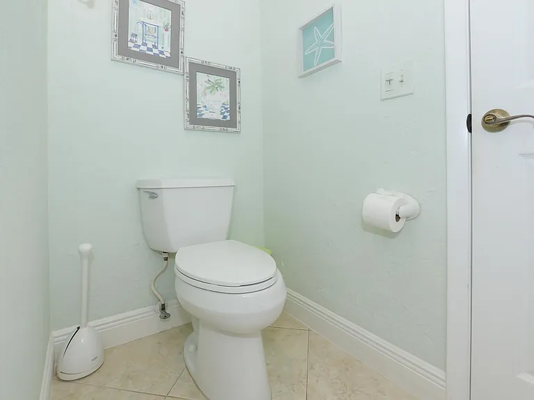 4051 NE Breakwater Dr — Photo 50