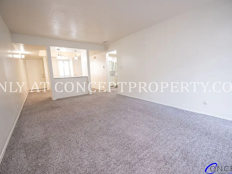 Foothill Terrace — Photo 48