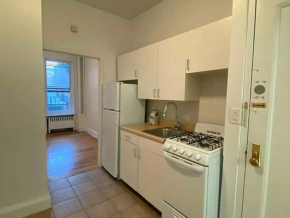 4th image of 129 Perry St APT 4C