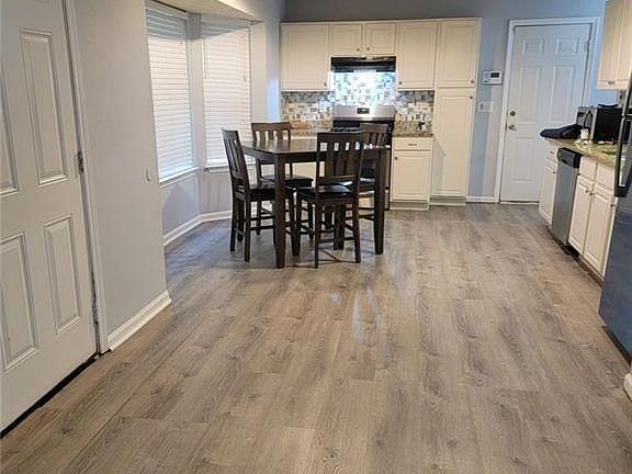 2nd image of 3185 Kings Glen Trl