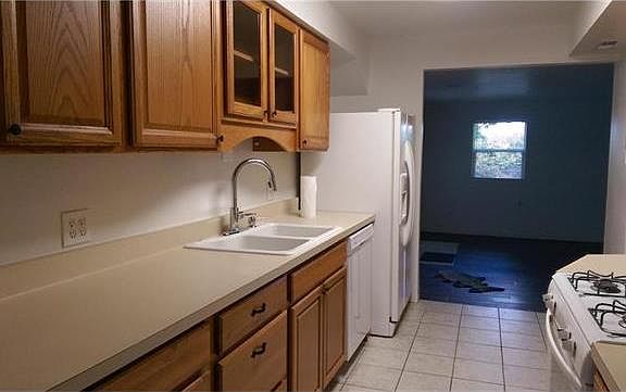 4th image of 3920 Engler Ave