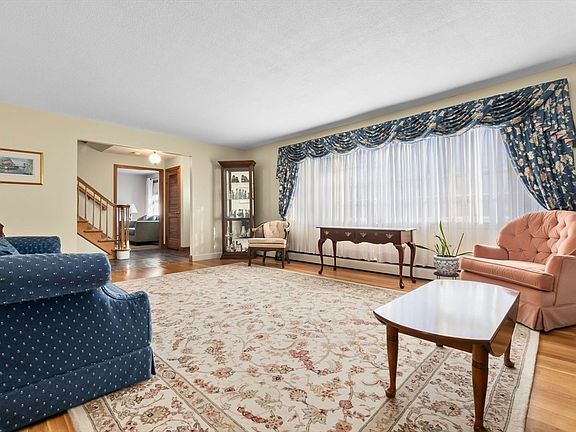 5th image of 4 Briarwood Dr