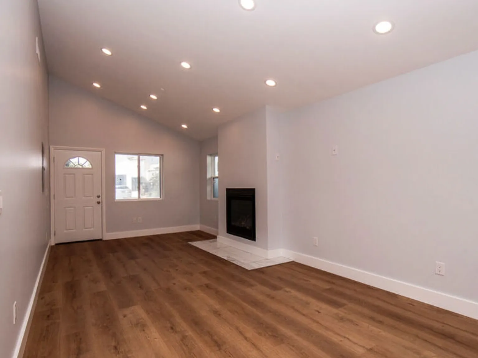 3 bed, 1364 sqft, $4,950 — Photo 4