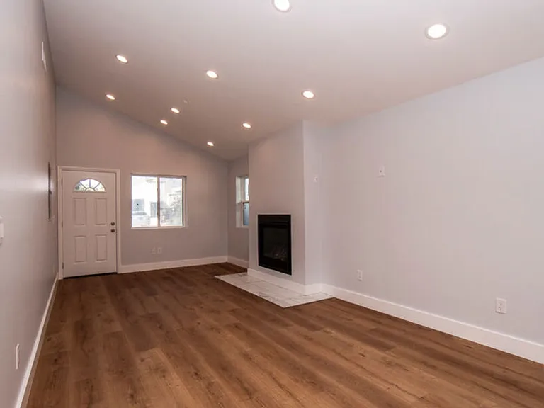 2208 S Harcourt Ave — Photo 4