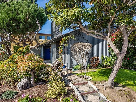 3rd image of 325 Knob Hill Ave
