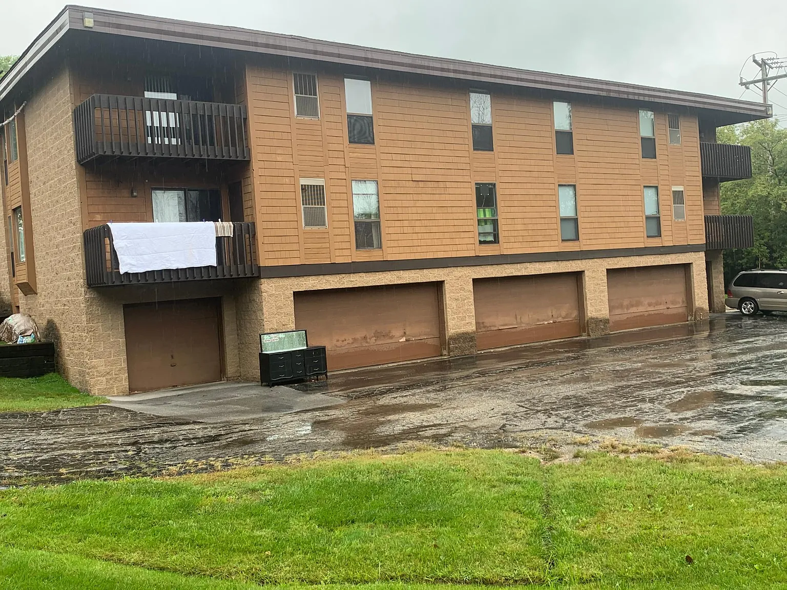 405 E Paradise Dr — Photo 2