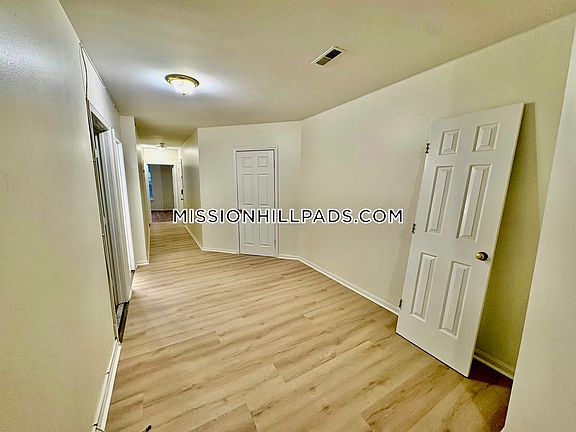 4th image of 1460 Tremont St Ste 1