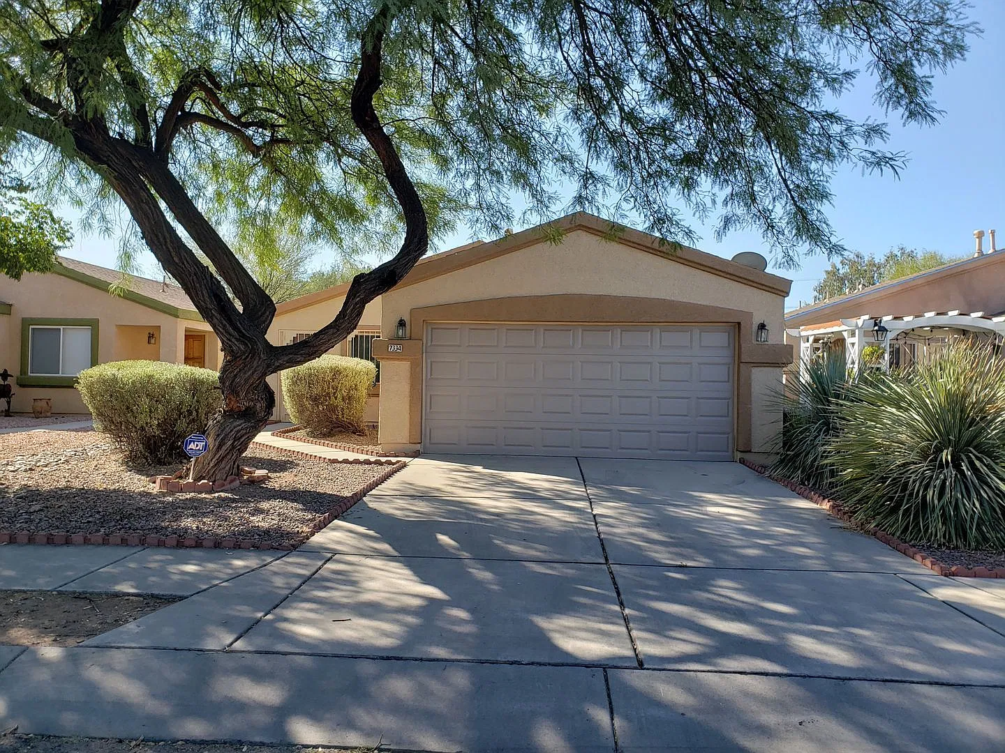 3 bed, 2.0 bath, 1344 sqft, $1,639 — Photo 1