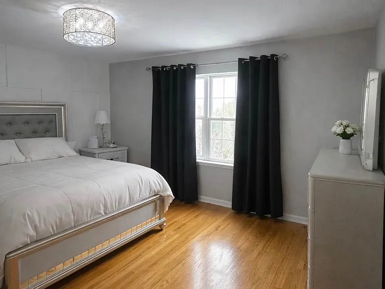 1031 E Grand St #1 — Photo 6