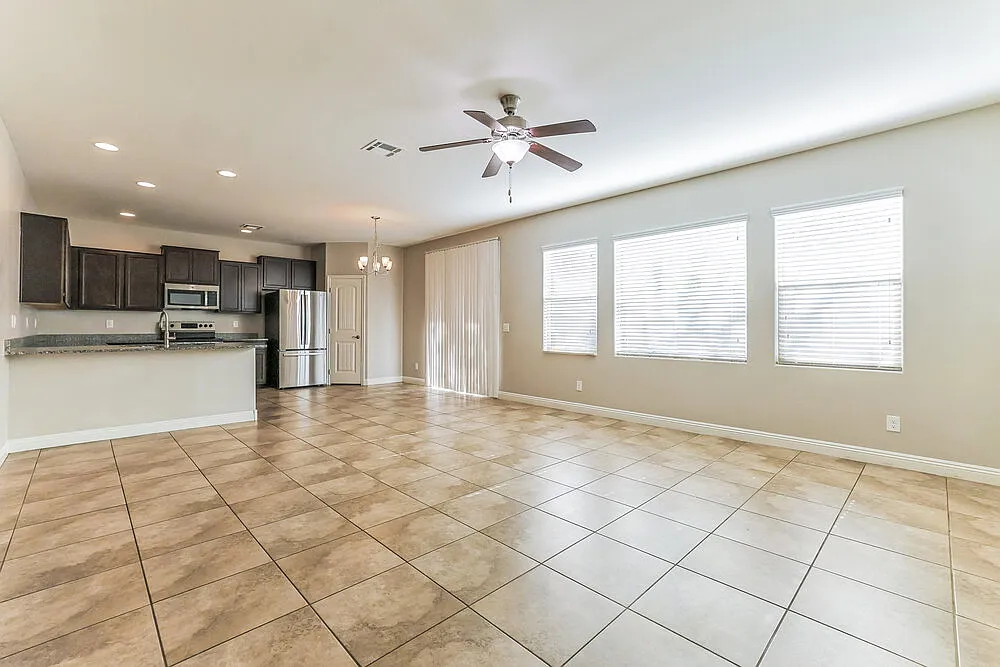 4 bed, 2.5 bath, 2136 sqft, $2,520 — Photo 4