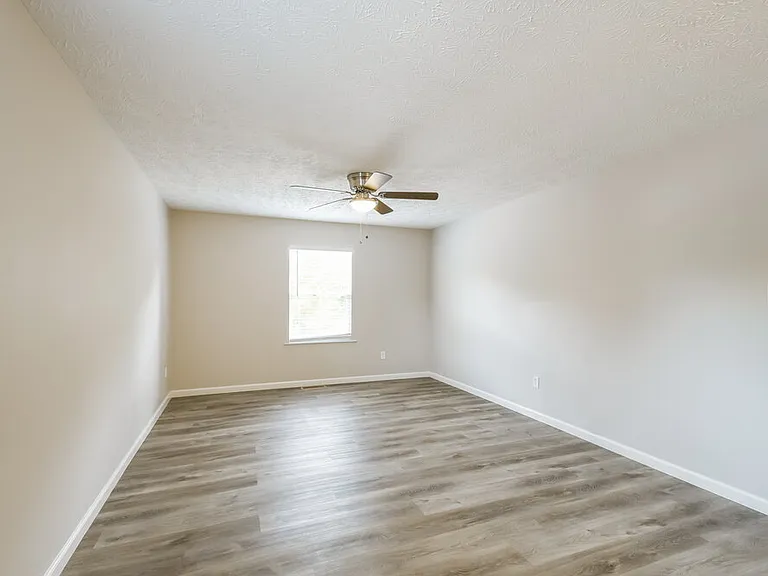 4320 Oil Creek Dr — Photo 9