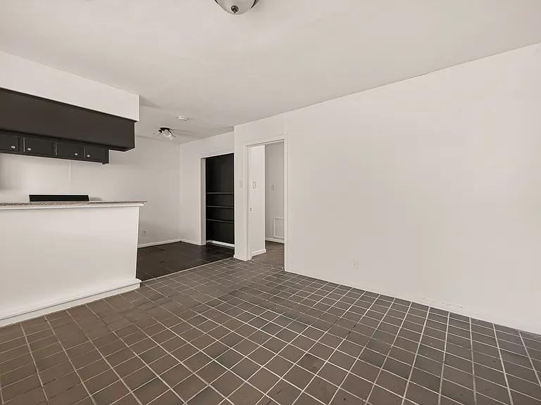 2708 Oakcliff St — Photo 9