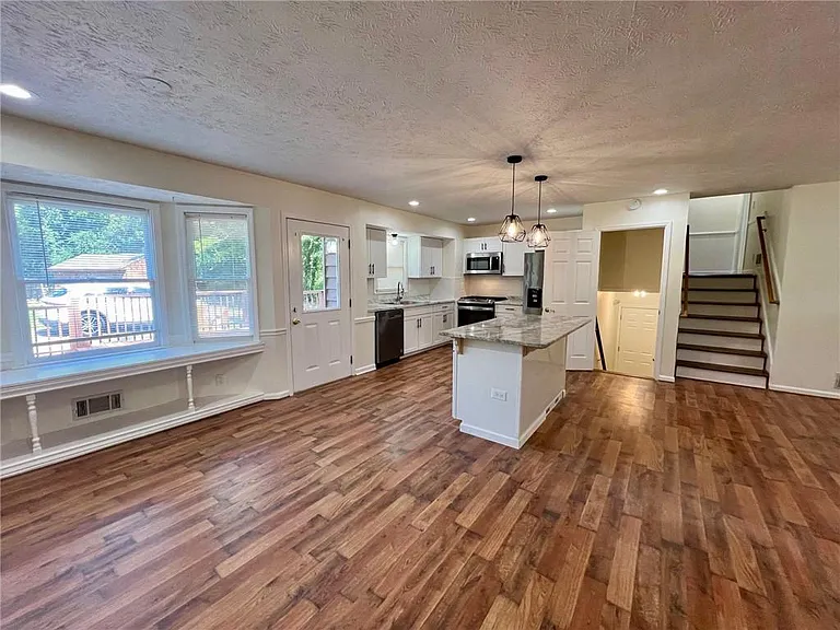 4005 Shallowford Rd — Photo 4