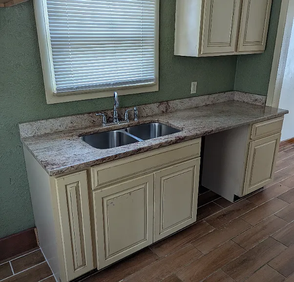 367 Laird Ave SE — Photo 9