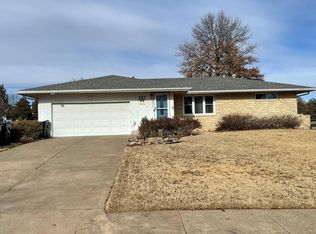 2013 Ruskin Rd, Salina, KS 67401