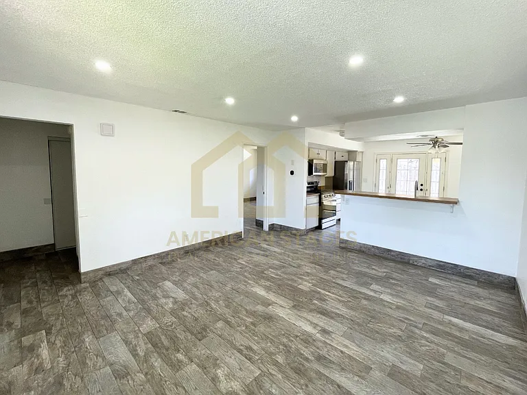 916 N M Pl — Photo 5