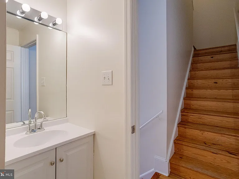 821 S Sharp St — Photo 12