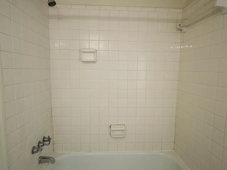 207 E Moore St — Photo 6