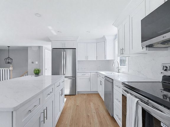 4th image of 35 Hartford Ave