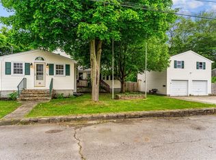 16 Spectacle Ave, Warwick, RI 02888