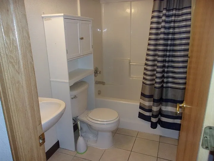 815 9th St #1/2-B — Photo 12