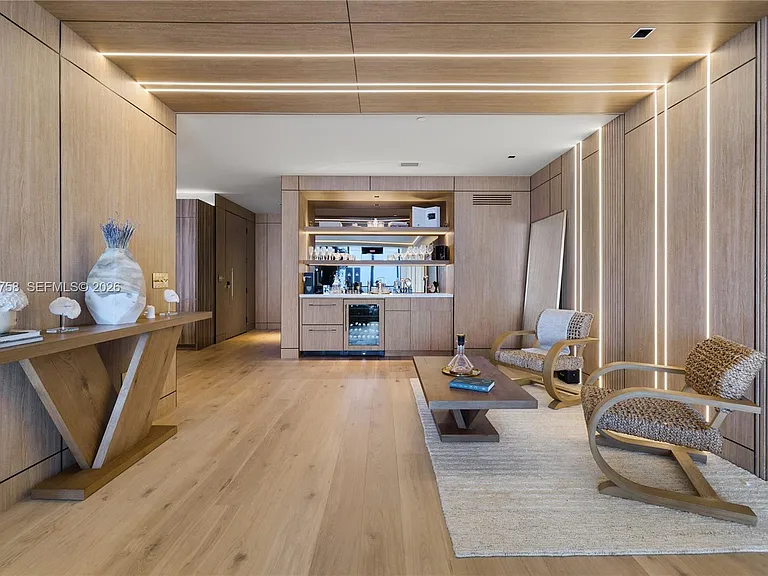 700 NE 24th St #Penthouse 5902 — Photo 15