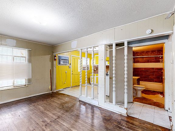 5th image of 207 N San Gabriel Ave