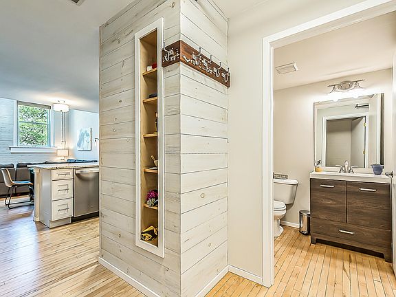 4th image of 223 E Ann St APT 6