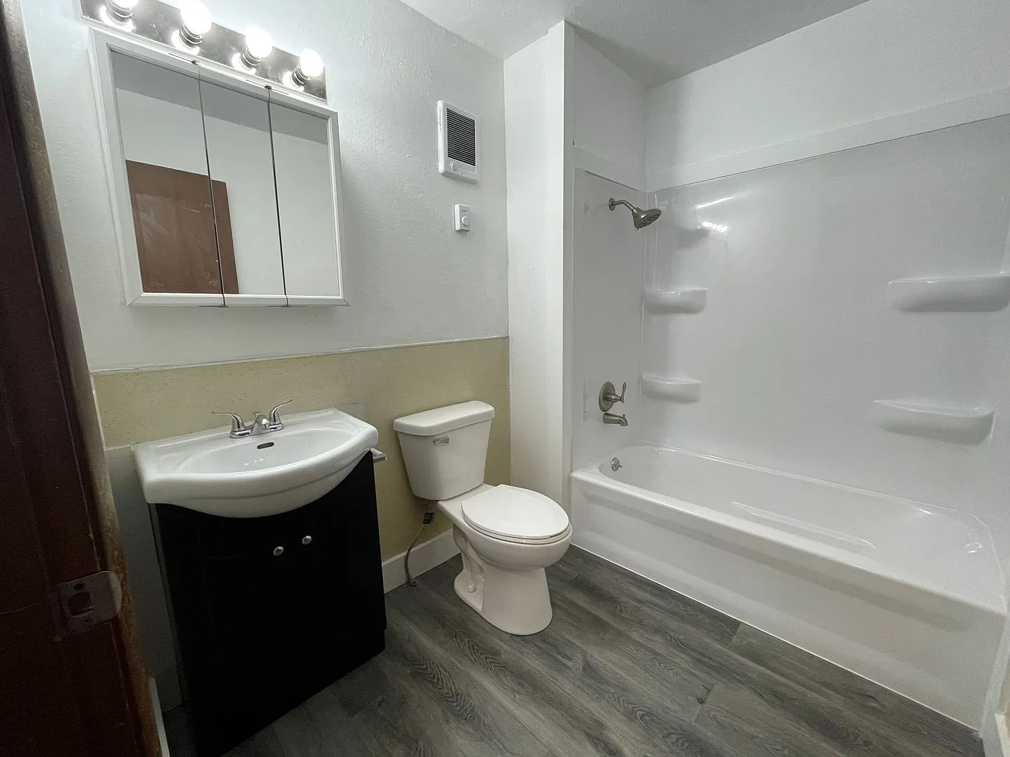 205 Owen St — Photo 4