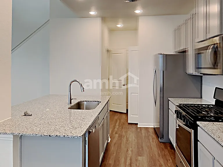 2706 Brogan Crk — Photo 2