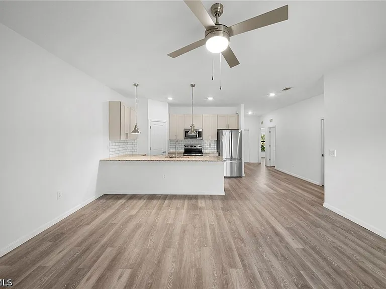 26481 Sandhill Blvd — Photo 12