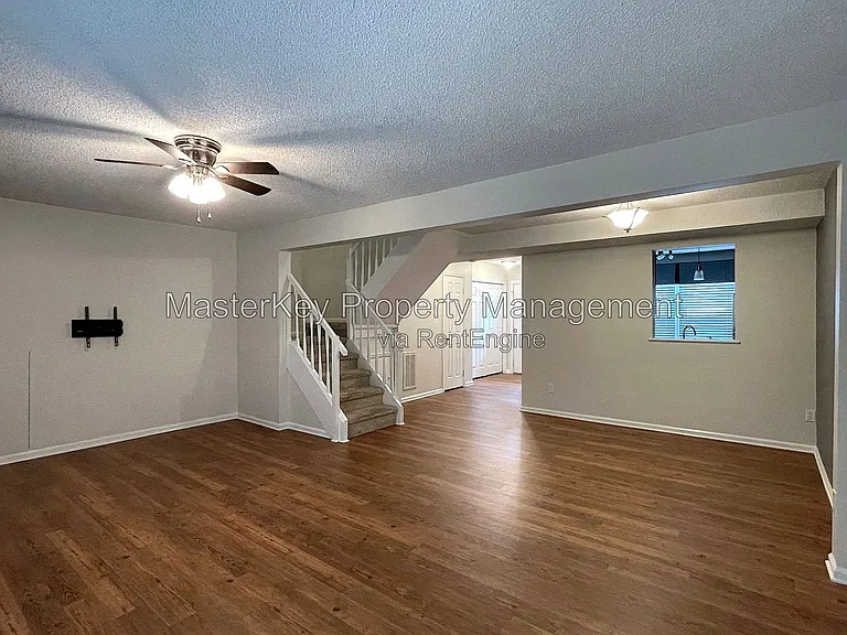 323 Riverwalk Cir — Photo 3