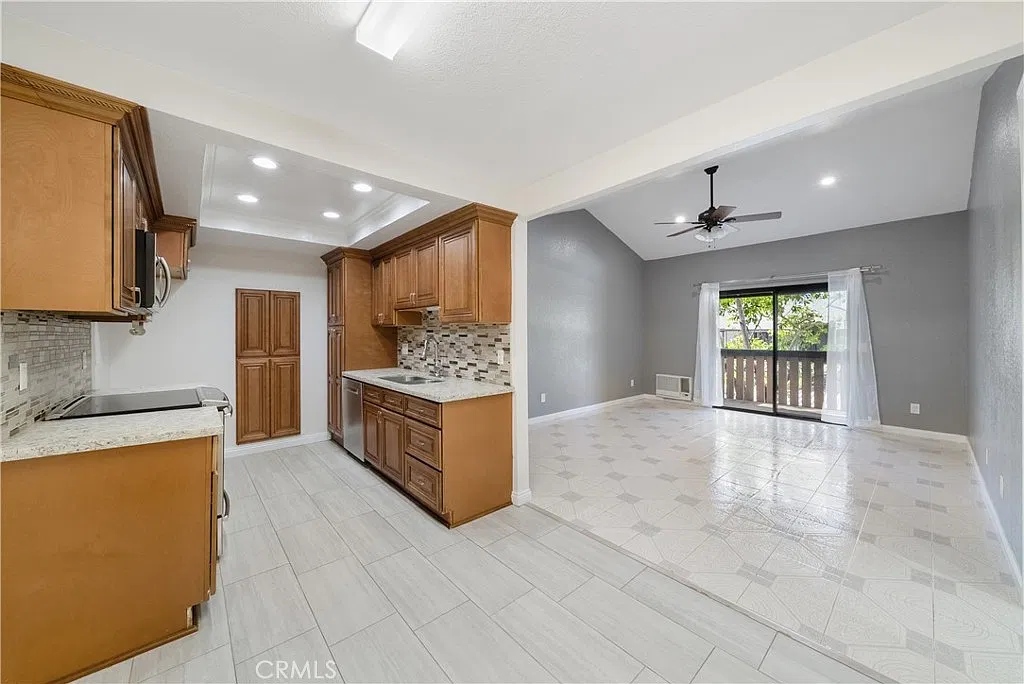20702 El Toro Rd — Photo 2