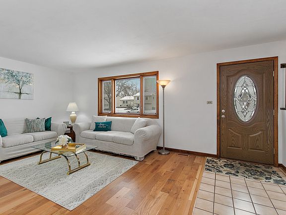 4th image of 1490 Westbury Dr