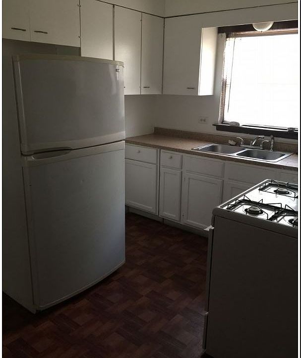 2nd image of 806 E 89th Pl #2nd