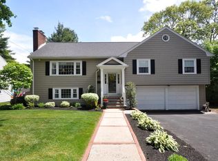 27 Tomahawk Rd, Arlington, MA 02474