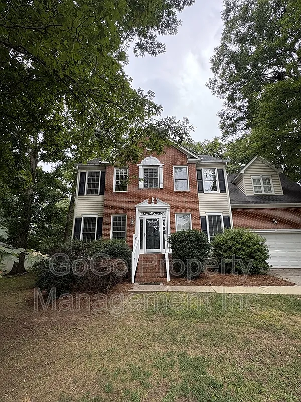3 bed, 3.0 bath, 2400 sqft, $2,475 — Photo 2