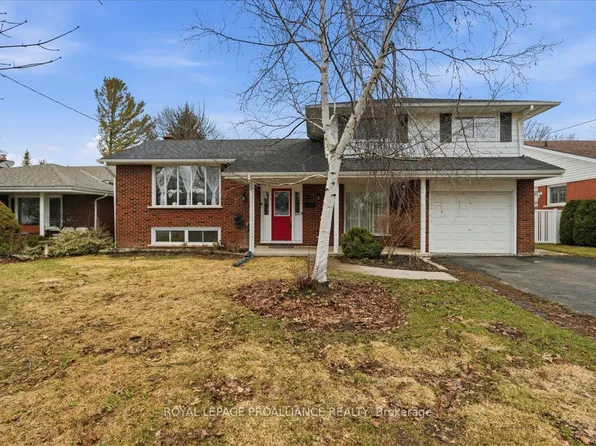 15 Thorncliffe Dr, Belleville, ON K8P 4L3