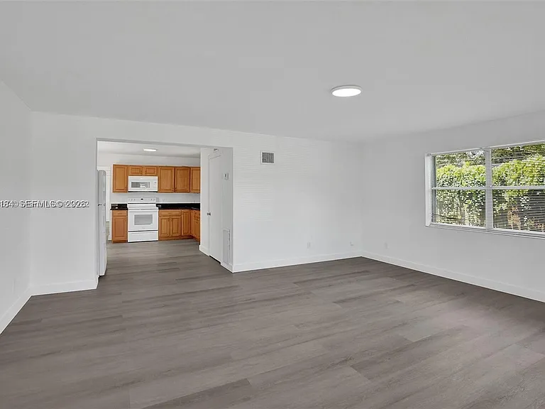 2804 SW 16th St — Photo 6